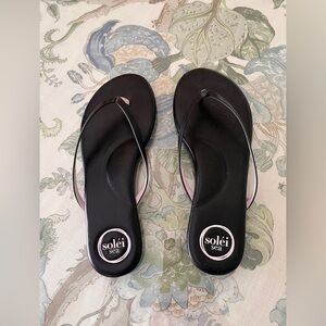 Solei Sea Flip Flops Like New Black Size 8